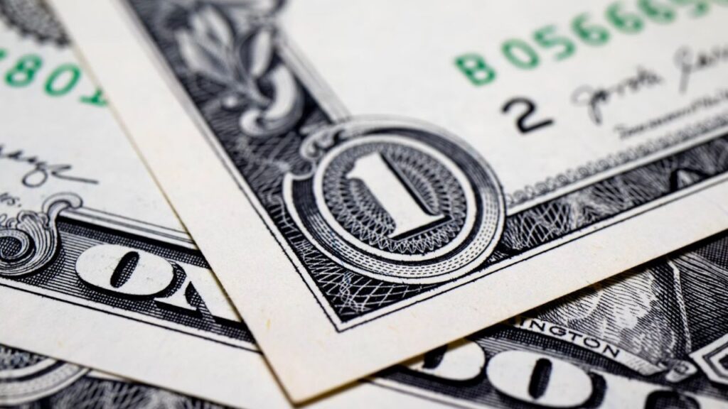 Dólar hoy 10 de octubre 2025: el peso mexicano cierra la semana con ligera caída