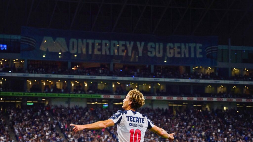 Rayados busca seguir en la cima ante Pumas