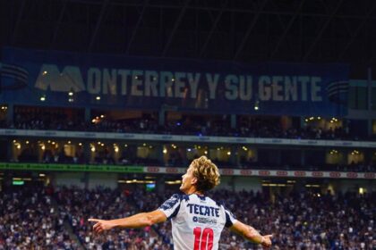 Rayados busca seguir en la cima ante Pumas