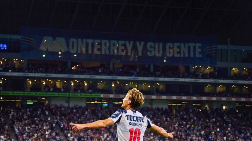 Rayados busca seguir en la cima ante Pumas