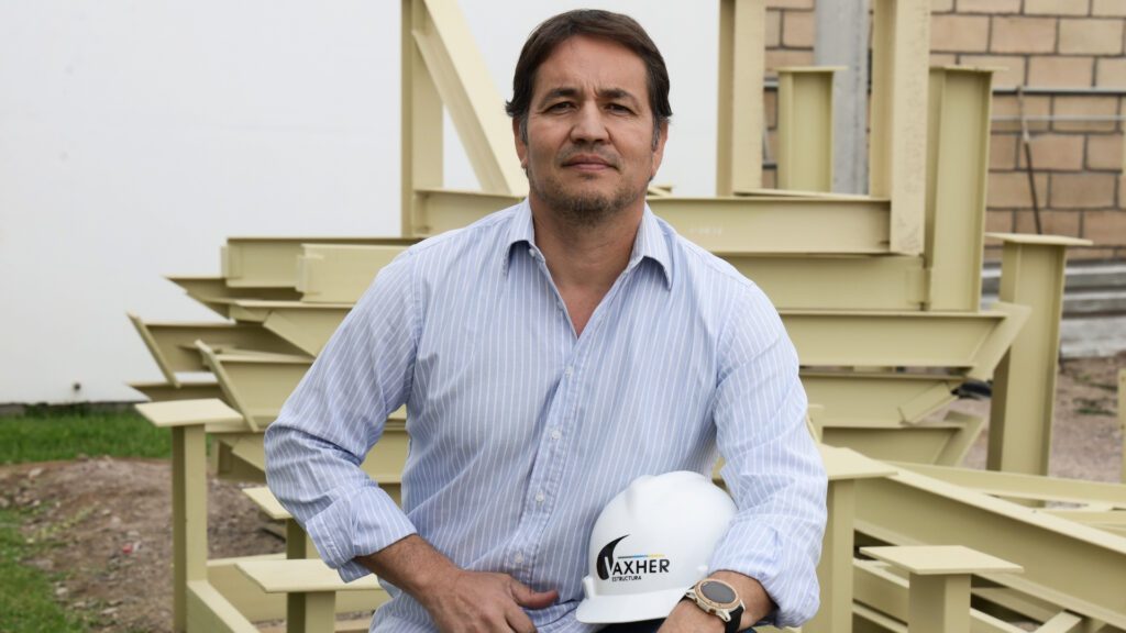 Adolfo Hermosillo, ingeniero fundador de VAXHER.