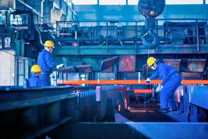 La industria en México, gracias a los estados del norte y occidente apunta a una reactivación incipiente, de acuerdo con datos oficiales.