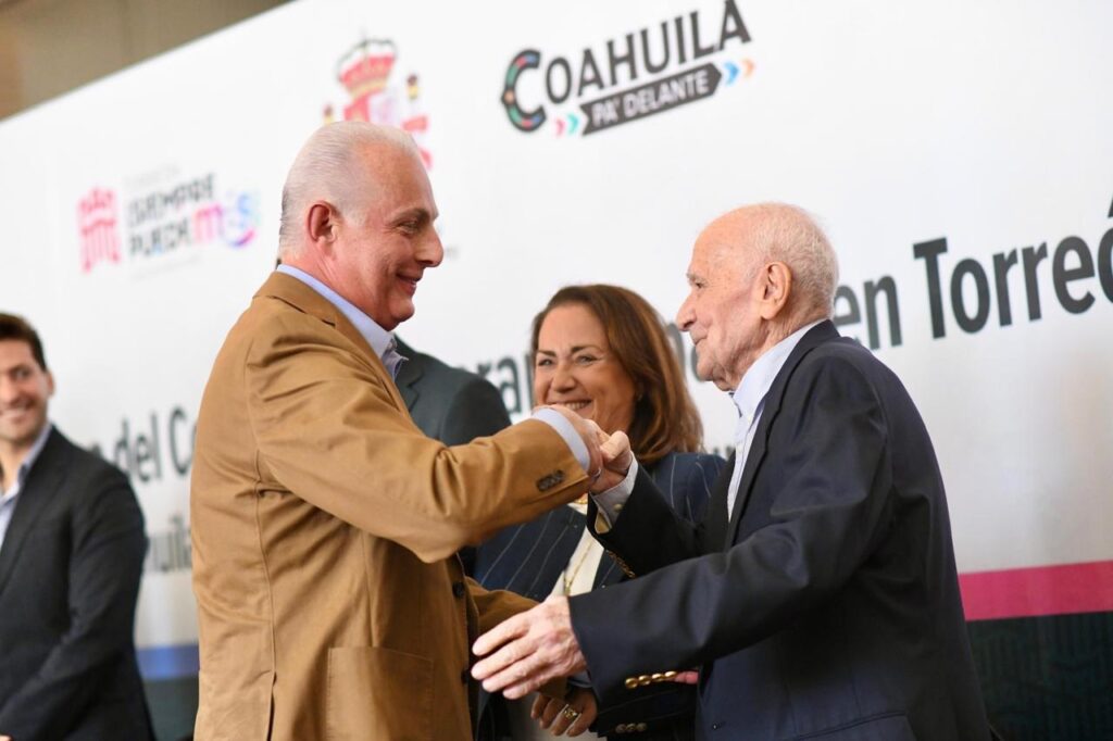 Román Cepeda, alcalde de Torreón, celebró la reapertura del Consulado Honorario