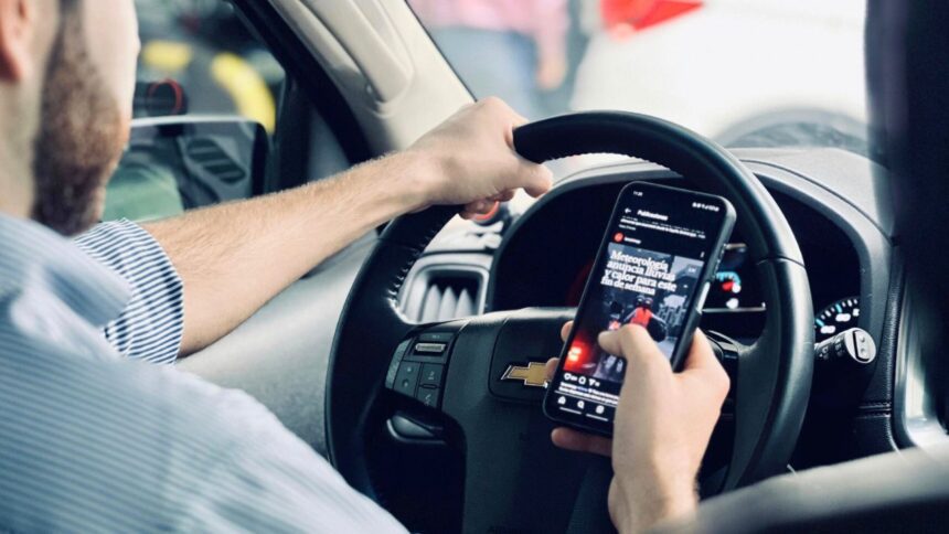 Torreón: costo de la multa por celular al volante