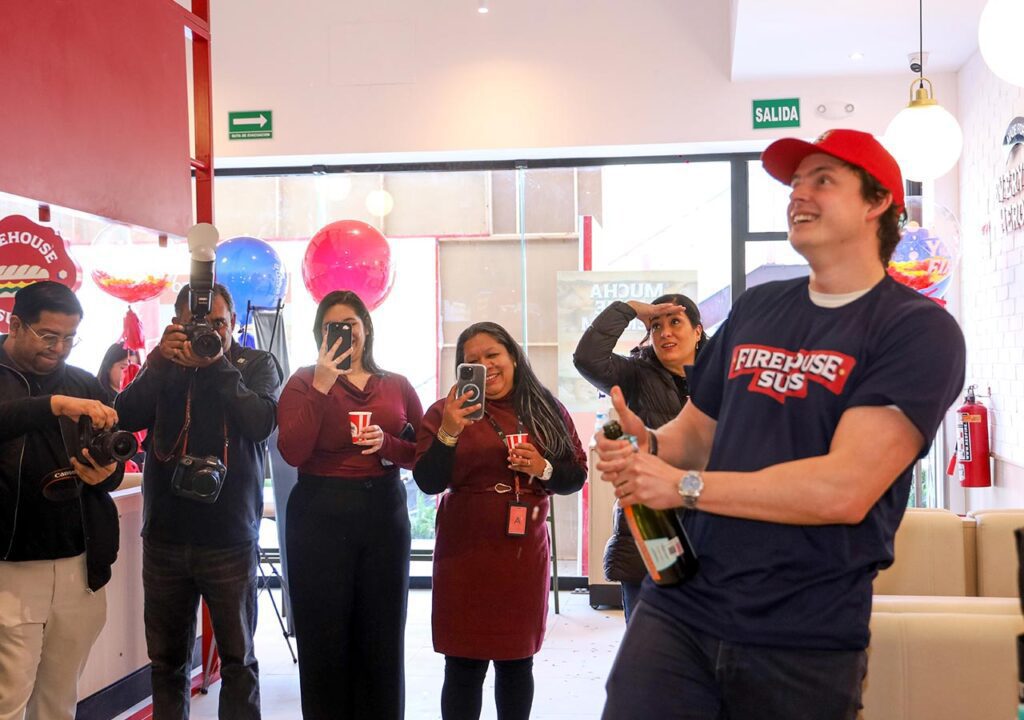 Firehouse Subs inaugura su nueva sucursal en Santiago 