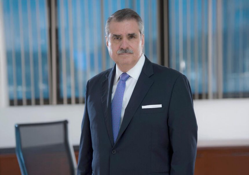 Enrique Yamuni Robles, director general