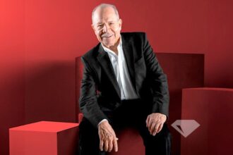 Alejandro Fuentes Gil presenta Equus en Fort Worth, con el respaldo de talento saltillense