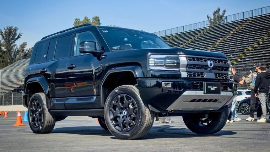 Denza, de BYD, abre su primera agencia en Monterrey