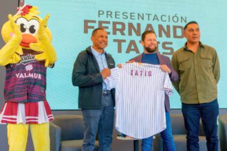 Presentación de Fernando Tatis como nuevo mánager de Algodoneros del Unión Laguna.