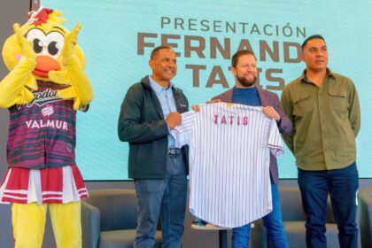 Presentación de Fernando Tatis como nuevo mánager de Algodoneros del Unión Laguna.