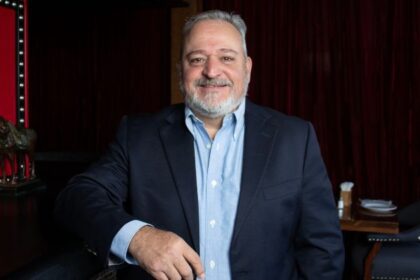 Con casi tres décadas en la industria, Jorge Larrazábal ha transitado del piso de planta a la estrategia global, construyendo un liderazgo basado en confianza, talento y humanidad