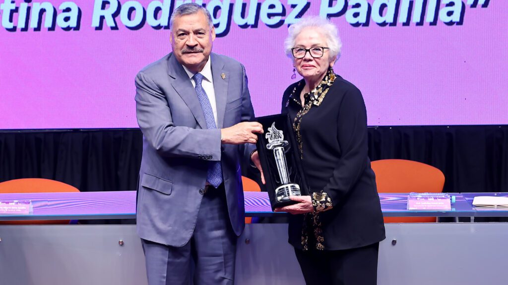 Rector Santos Guzmán y la investigadora Cristina Rodríguez Padilla