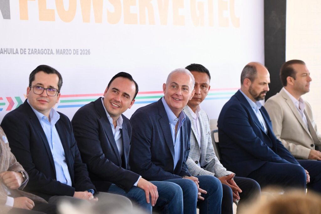 Manolo Jiménez y Román Cepeda inauguran Flowserve GTEC en Torreón. Foto: Gobierno de Coahuila