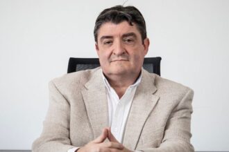 Félix Rubén Lostal define el nuevo estándar de la industria en Saltillo.