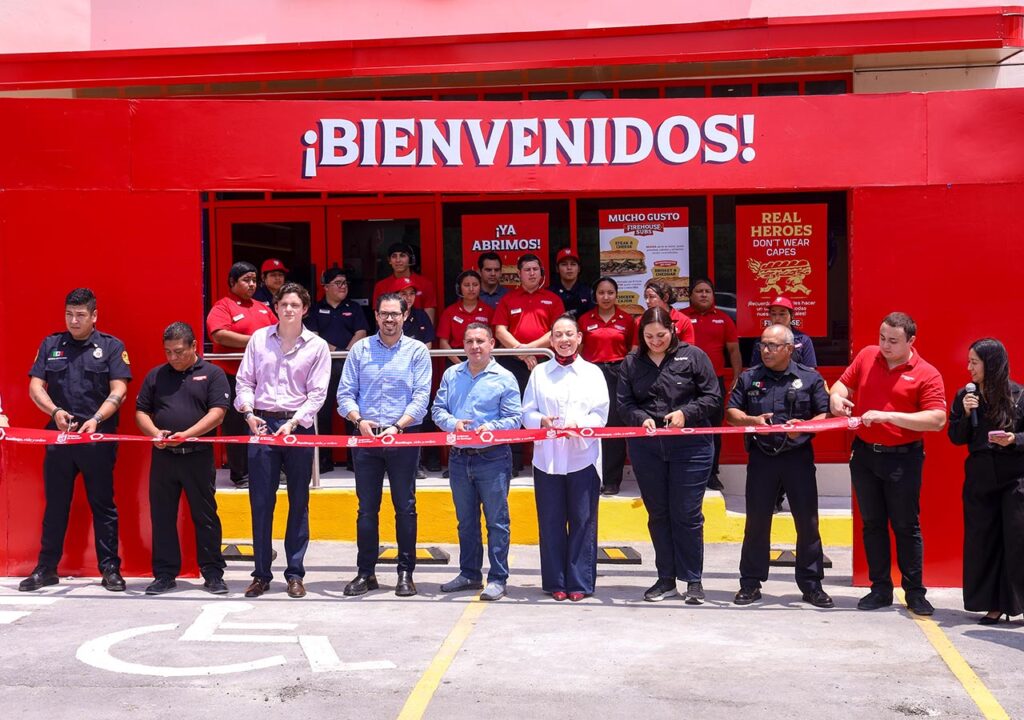 Dan la bienvenida a Firehouse Subs en Los Cavazos

