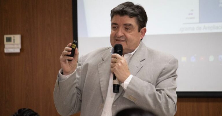 Durante la conferencia, se destacó que la transformación digital ya no es opcional, sino una necesidad estratégica para las empresas