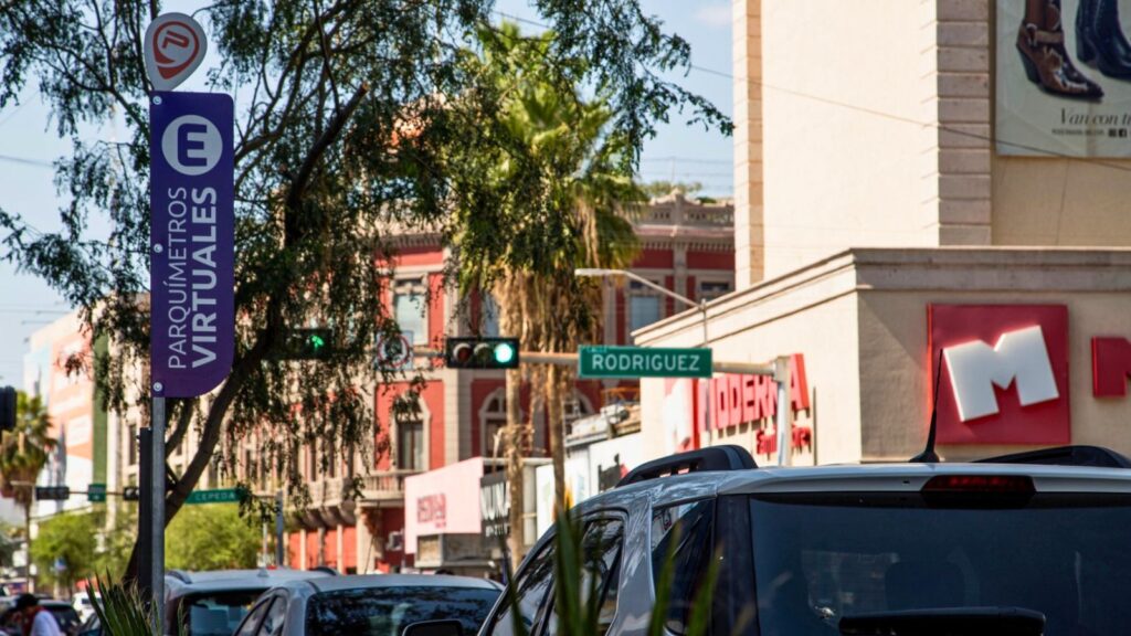 Vecinos del Centro de Torreón pueden evitar el pago de parquímetros: Así se obtiene el tarjetón