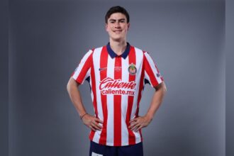 Chivas vende a la 'Hormiga' González al Olympiacos por 12 millones de dólares