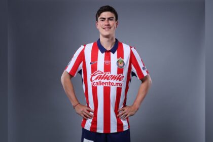 Chivas vende a la 'Hormiga' González al Olympiacos por 12 millones de dólares