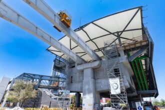 Samuel García informa avance de las Líneas 4 y 6 del Metro. Foto: Gobierno de Nuevo León en Facebook
