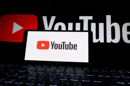 YouTube cambia las reglas para ganar dinero: pedirá ocho mil horas de reproducción. Foto: Unsplash.com