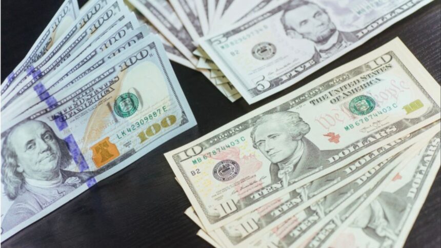 El dólar avanza frente al peso mexicano: Así cotiza este martes 13 de octubre de 2026