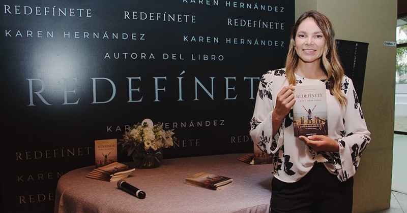 Karen Hernández presentó su libro "Redefínete"