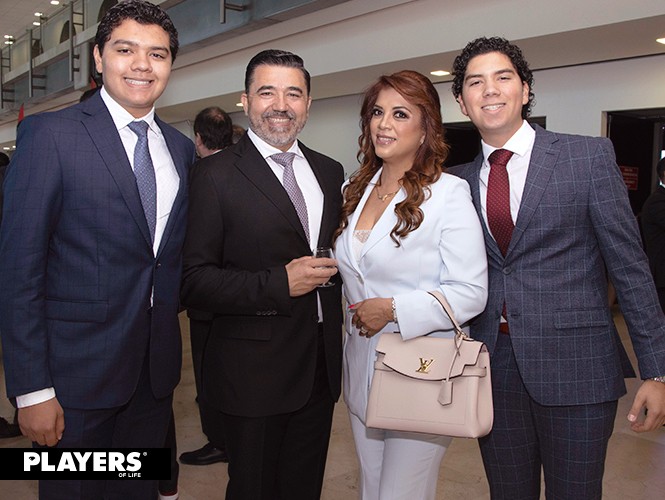 Santiago Estrada, Rivelino Estrada, Adriana Rodríguez y Emiliano Estrada