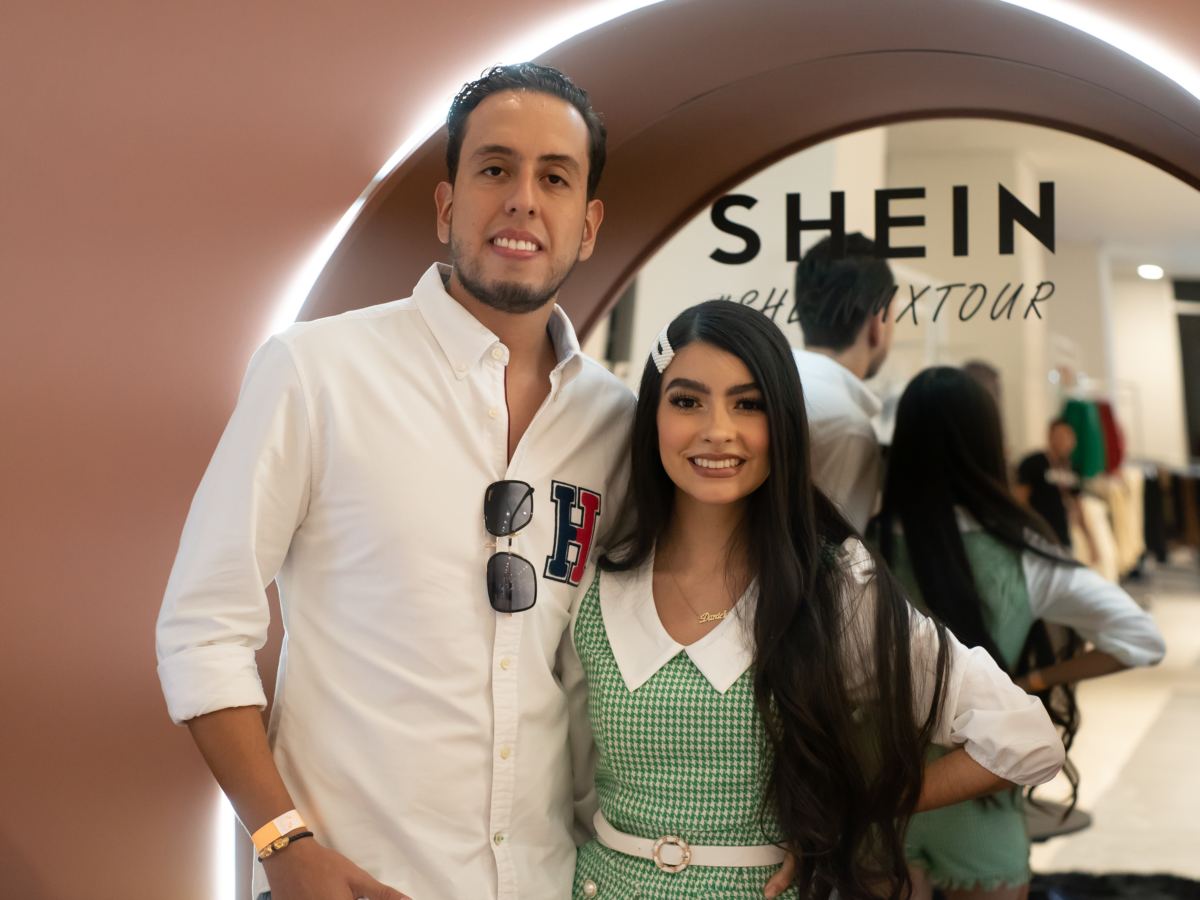 Daniela Hamilton y Eduardo Gómez en  la Pop-Up store de Shein en Guadalajara