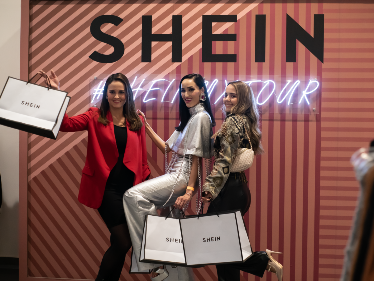 Beth Salcido, Paulina Loya y Michelle Gómez en la pop up store de Shein en Guadalajara