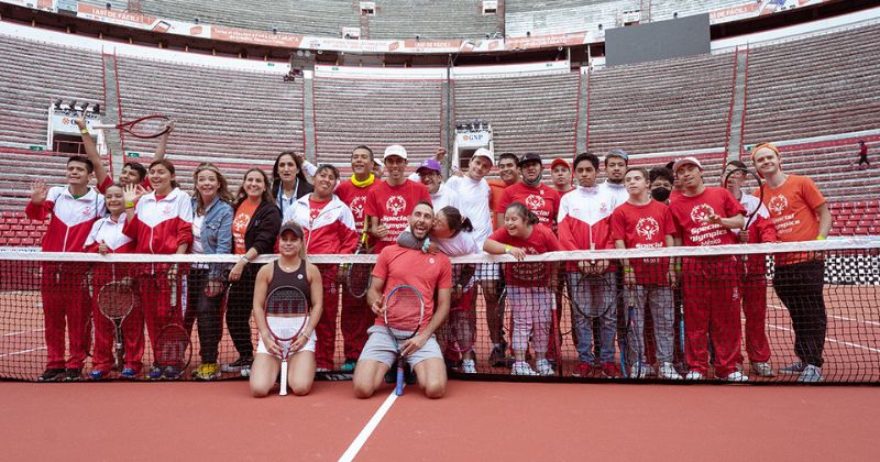 Renata Zarazúa y Santiago González regalaron sonrisas a Atletas de Special Olympics