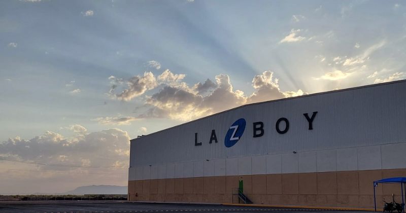 Empresa La Z Boy Torreón celebra primer aniversario