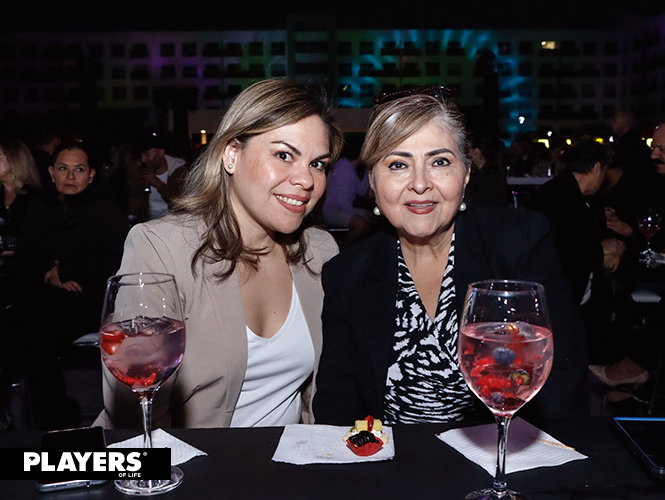 Alejandra Salazar y Nora Tapia.