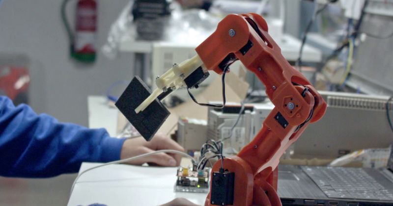 Competencia de robótica de Peñoles despierta el gusto por la ingeniera entre los jóvenes del COBAED Bermejillo