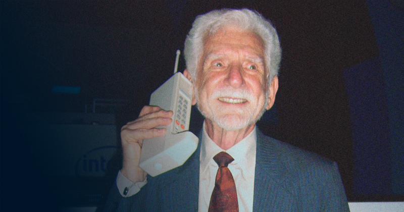 La primer llamada de celular fue realizada el 3 de abril de 1973 por el ingeniero de Motorola Martin Cooper.