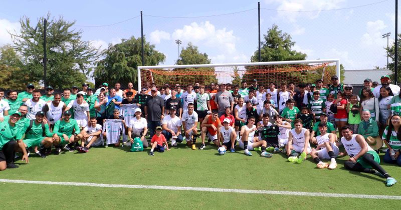 El equipo Lagunero, Santos Laguna, comparte momentos inolvidables con comunidades vulnerables en Houston