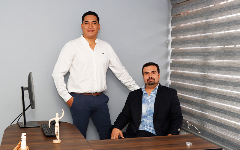Ricardo Silva y Luis Navarro, fundadores de Jupi Therapy, clínica de rehabilitación en Guadalajara