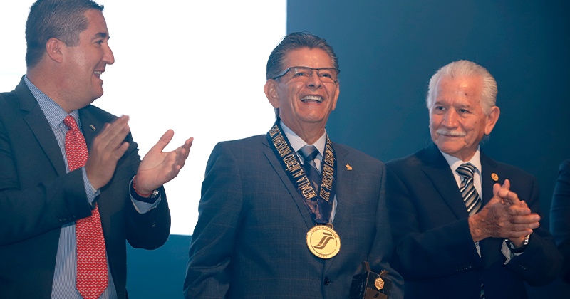 José María Hernández Sedado, fundador de Grupo Pepe, recibe la Medalla al Mérito Industrial de Jalisco 2023