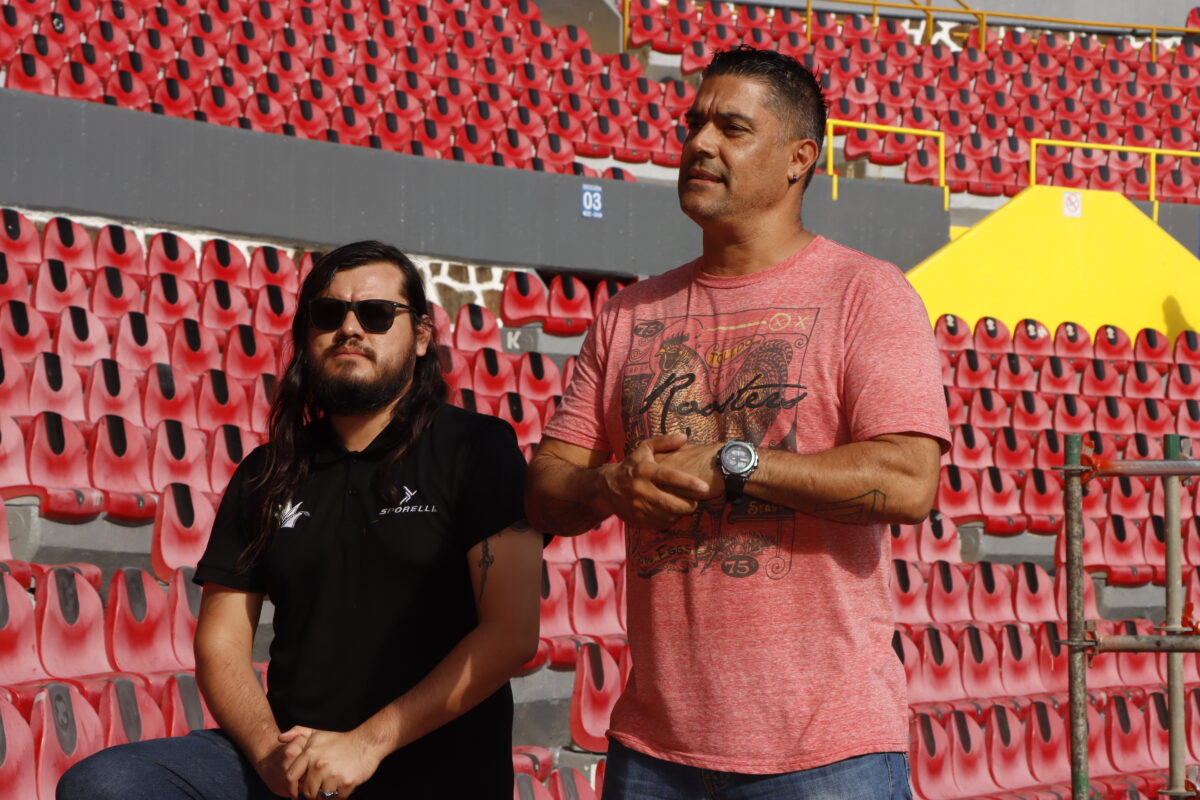 Organizadores del montaje del show de Romeo Santos en el Estadio Jalisco