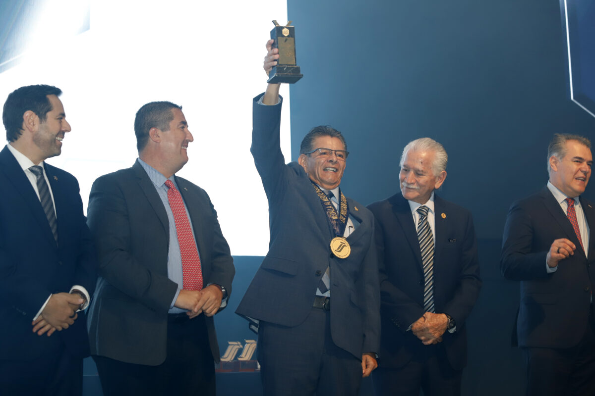 Industriales de Jalisco otorgan la Medalla al Mérito Industrial 2023