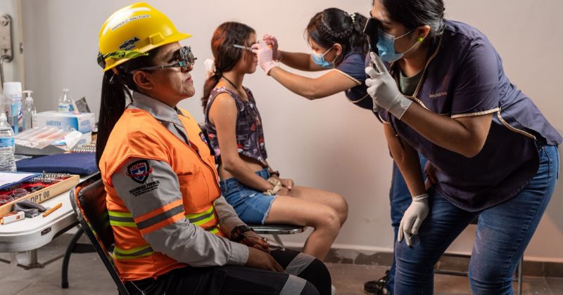 Peñoles brinda lentes en Jornadas de Salud