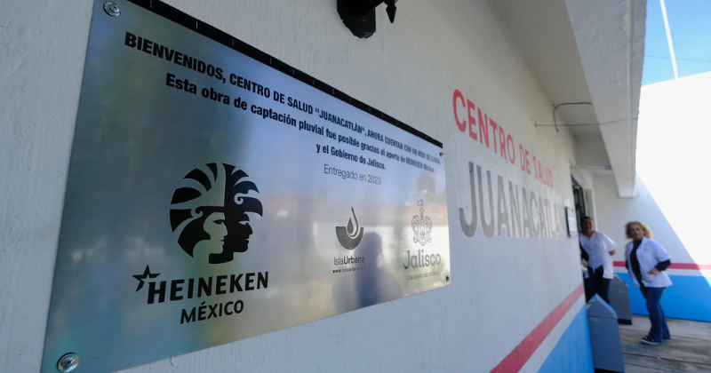 Placa del nido de lluvia en Juanacatlán con apoyo de Heineken México