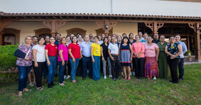 Peñoles imparte taller de inteligencia artificial para educadores en Torreón