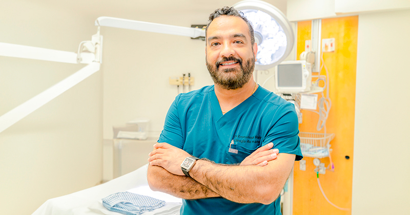 Dr. Emmanuel Ruiz, cirujano de mano en Monterrey