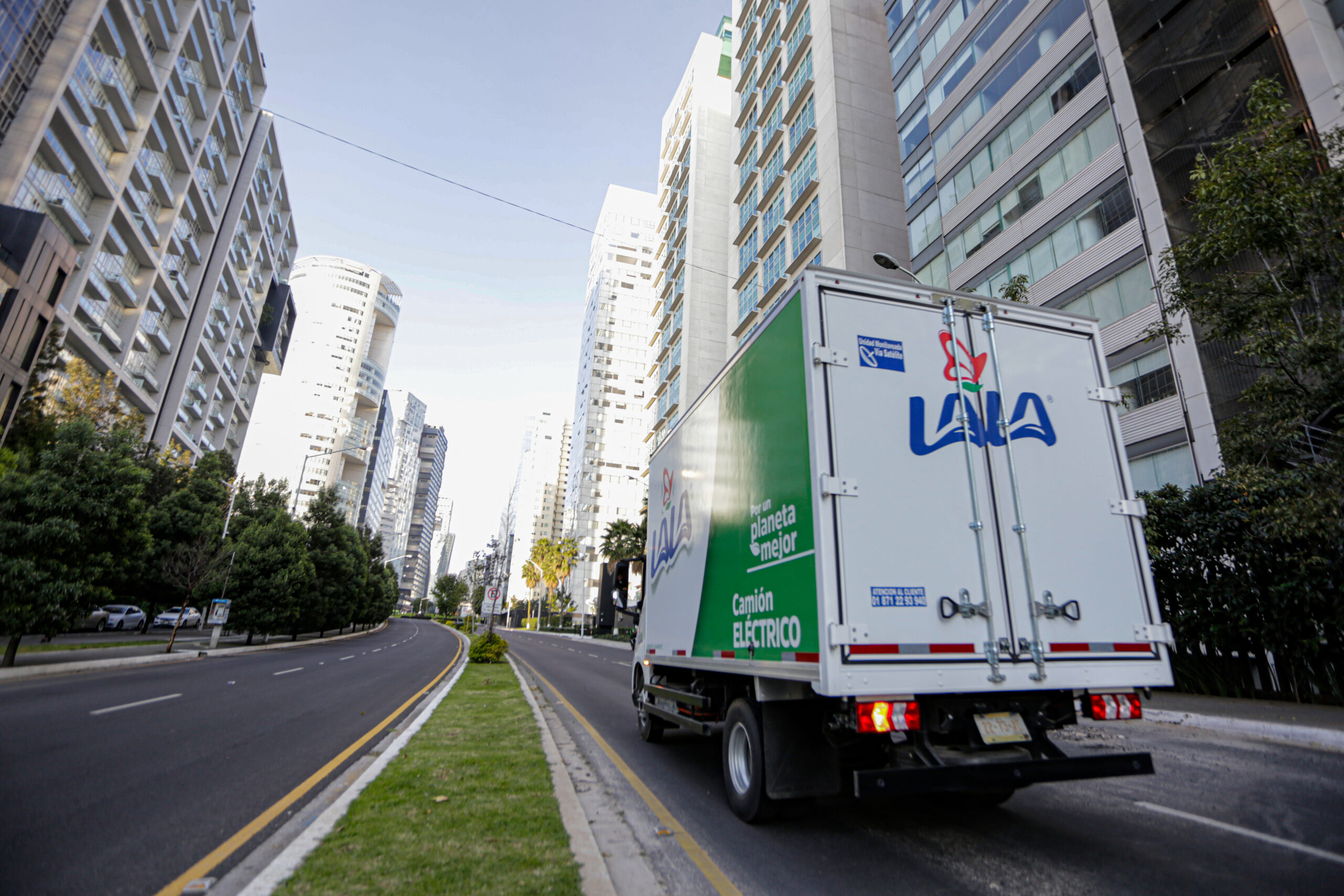 Grupo LALA anuncia la incorporación de 30 camiones eléctricos
