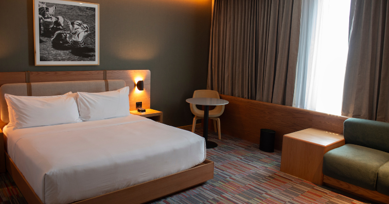 Diseño de habitación sencilla del Hotel Hilton Aeropuerto Guadalajara Precio
