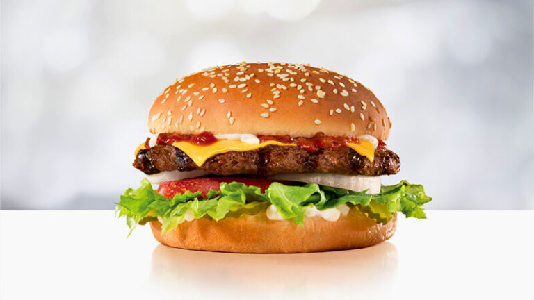 Este 30 de abril, habrá hamburguesas gratis en Carl's Jr., que se une a la celebración del Día del Niño con una promoción especial.