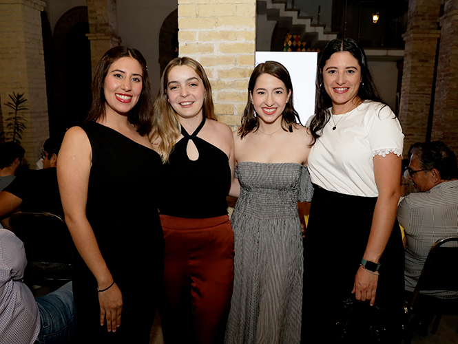 Stefany Murra, Isabel Amarante, Natalia Campa y Araceli Quezada.