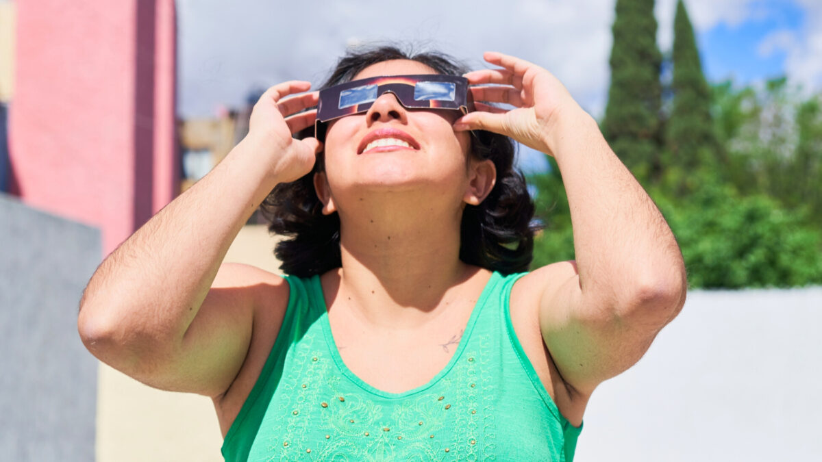 El 8 de abril está muy próximo y, si ya estás en búsqueda de tus lentes para el eclipse solar 2024 en Torreón, sigue estas recomendaciones.
