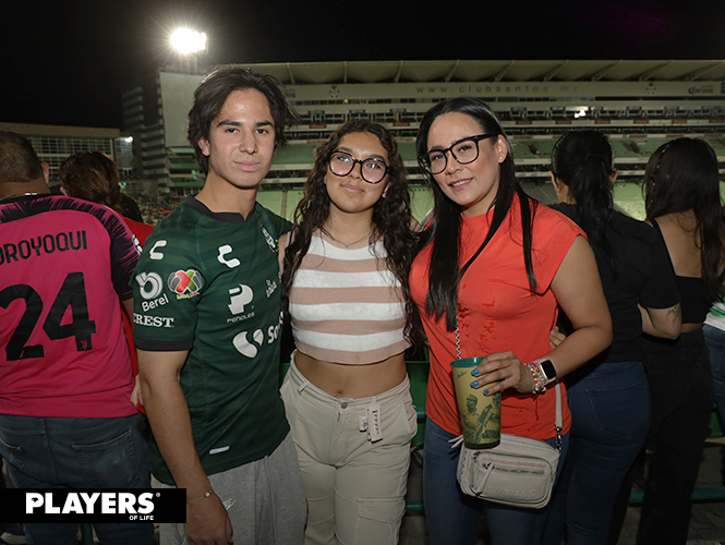 Alejandro, Sofía y Lorena.